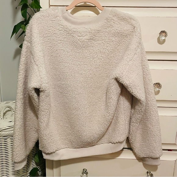 American Eagle Sherpa Sweatshirt - Picture 2 of 4